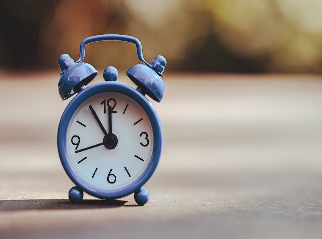 Consistency and Timing: Tips for maintaining consistent form and timing across all five rolls